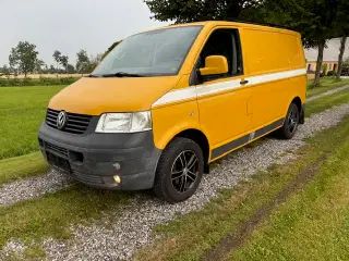 VW Transporter 2,5 TDi 174 Aut. kort Nysynet