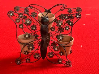Stor sommerfugl med 3 potter