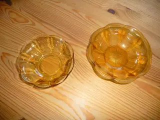 2 små glas skåle