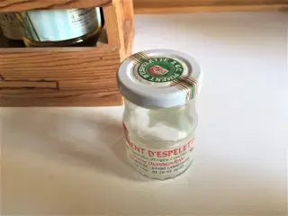 80 + 10 små opbevaringsglas m/skruelåg m.m.