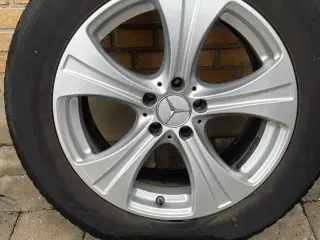 Originale Mercedes alufælge med gode vinterdæk