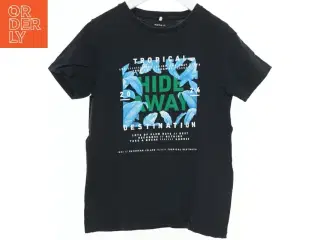 Sort T-shirt med print fra Name It (str. 134)
