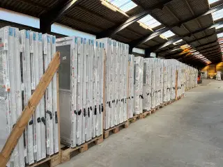 Plastdøre og vinduer sælges