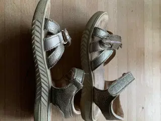 Guld sandaler str. 30