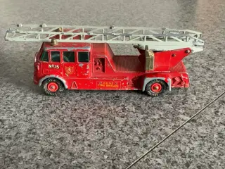Matchbox No. 15 Merryweather Fire Engine 