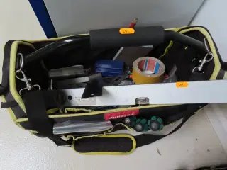 Værktøjstaske med indhold