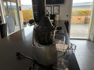 Witt slow juicer