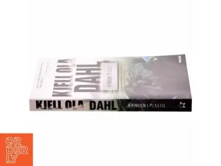 Kvinden i plastic af Kjell Ola Dahl (Bog)