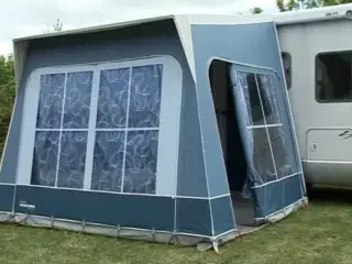 Isabella Ventura Freestander