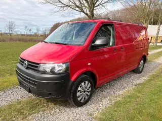 VW Transporter 2,0 TDi 140 Kassevogn lang Nysynet