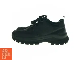 Sneakers fra H&M (str. 38)