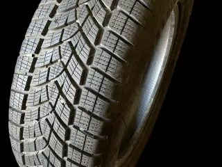 17 GoodYear 215/65r17 Ref.W33 vinter