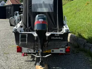 Pilot 520 kabinebåd med 60 HK Mariner og trailer