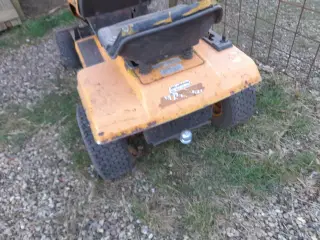 Plæneklippertraktor 