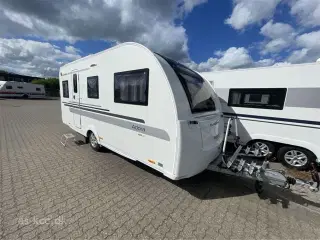 2016 - Adria Adora 482 LU   Adria Adora 482 LU enkelte senge