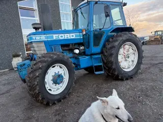 Ford TW 15 EN EJER, 2371 TIMER. HELT UNIK TRAKTOR