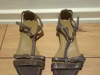 Fine damesandaler med Velcro, Ecco, Str. 36.