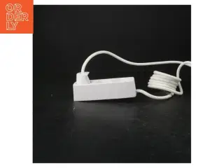 Hvid forlængerled med 3 stik fra E Line (str. 15x5 cm)
