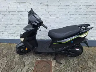 Vga explora 30 scooter fra år 2017  Med stik 