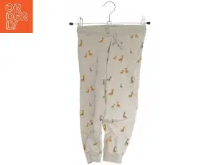 Børnebukser med girafmønster fra H&M (str. 104)