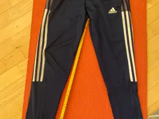 Joggingbukser str 11-12 år