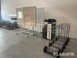 Whiteboards, printer og bord