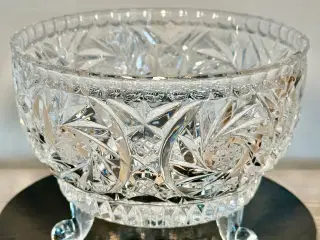 Smuk vintage krystalskål med håndskårede mønstre