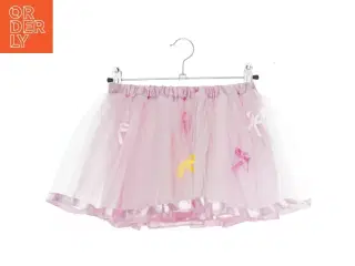 Lyserød tylskørt med sløjfer fra InToy (str. 104)