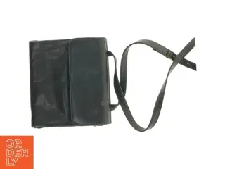 Sort skuldertaske (str. 21x23 cm)