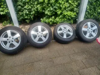Renault alufælge med sommerdæk.