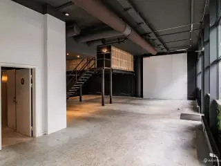Særdeles centralt showroom/butikslejemål med mulighed for usædvanlig høj synlighed