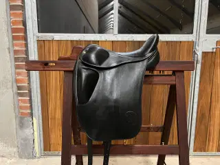 *****Meget velholdt Draupnir sadel, 17 tommer*****