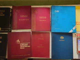 Antikke LUCAS - CAV - WILKSON håndbøger sælges.