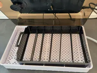 Fuld automatisk rugemaskine