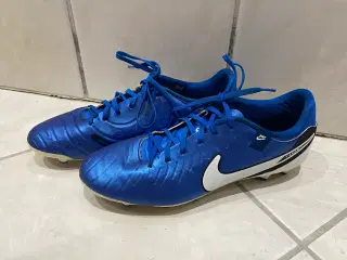 Super pæne fodboldstøvler str. 45