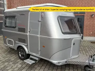 2022 - Eriba Touring Familia 320   Rigtig fin og let Rejsevogn som kan trækkes af de fleste biler fra Hinshøj Caravan A/S