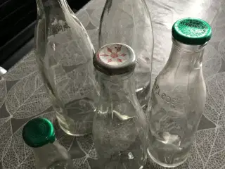 Gamle mælkeflasker sælges samlet