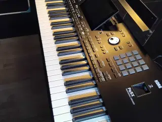 Korg pa5x keyboard 76tangenter 