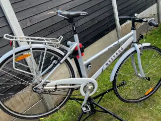 Mustang cykel i grå 