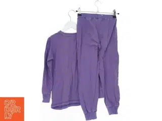 Lilla pyjamas med stjernemønster fra Mm (str. 122)
