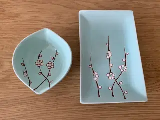  2 skåle i en mintgrøn farve med blomster