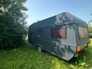 Campingvogn sælges med nummerplader