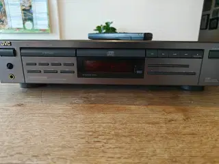 JVC XL-V251 Compact Disc Player