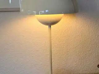 Flowerpy VP3 bordlampe