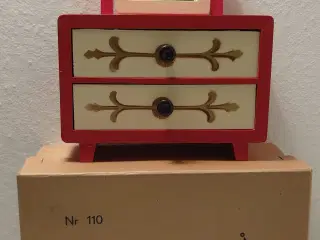 Vintage dukkekommode med spejl og kasse.