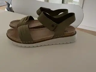 Sandaler helt nye