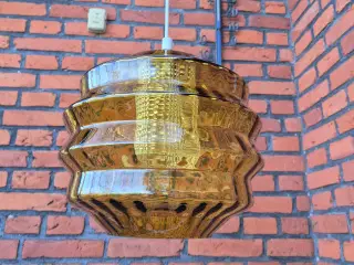 Stor retrolampe i ravfarvet glas 