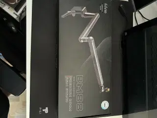 Microphone arm
