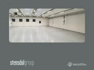 Indflytningsklart  lager-lejemål med moderne faciliteter