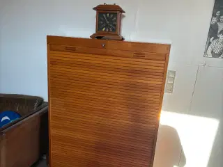 Arkivskab m jalousi låge